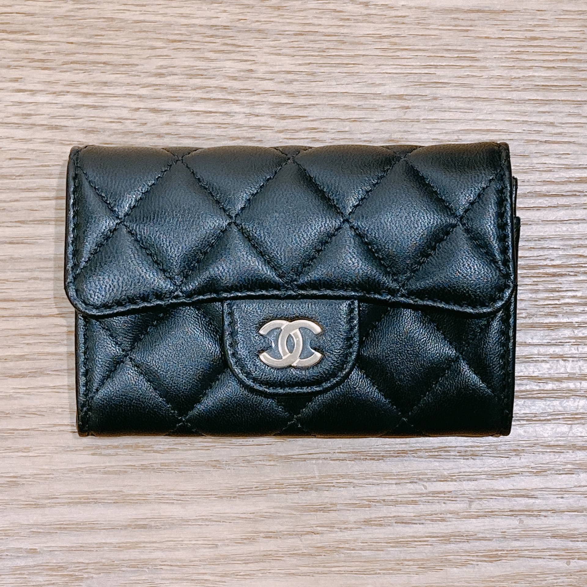 【人気/関税/送料込み】 Chanel Classic Card Holder Lambskin & Classic card holder - Lambskin & gold-tone metal, black
