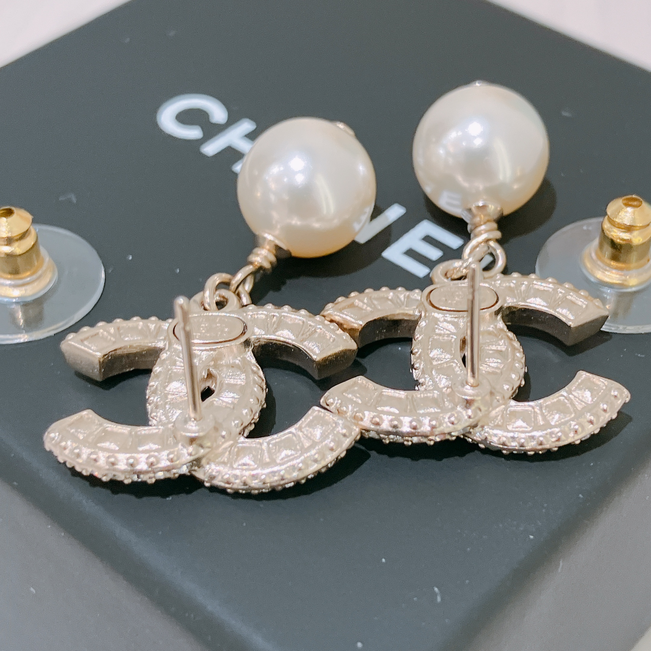 【ギフトに★可愛い】CHANEL ピアス 透き通るハートが可愛い】☆CHANEL☆ピアス☆ギフトにも