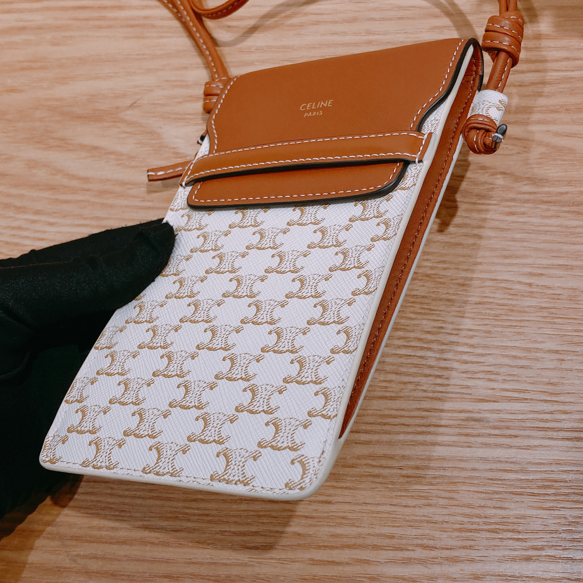 CELINE - 【美品！！】CELINE pouch with flap Phone Pouch with flap IN Triomphe Canvas and Calfskin - TAN